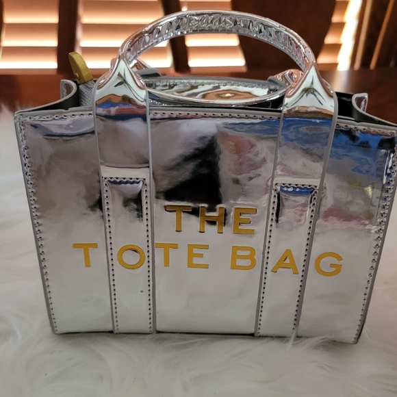 Mini Tote in Silver .Brand New 💎 - Picture 1 of 4